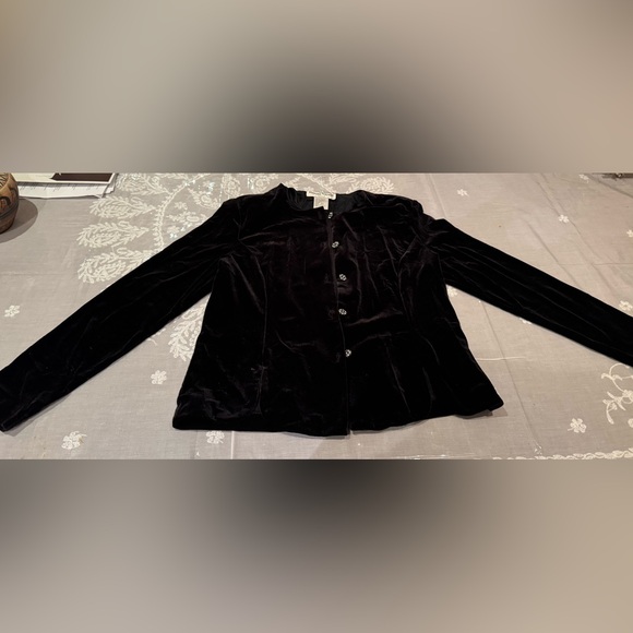 ❤️ RONNIE NICOLE ELEGANT BLACK VELVET JACKET WITH STYLISH BUTTON-UP DESIGN. - Picture 10 of 12